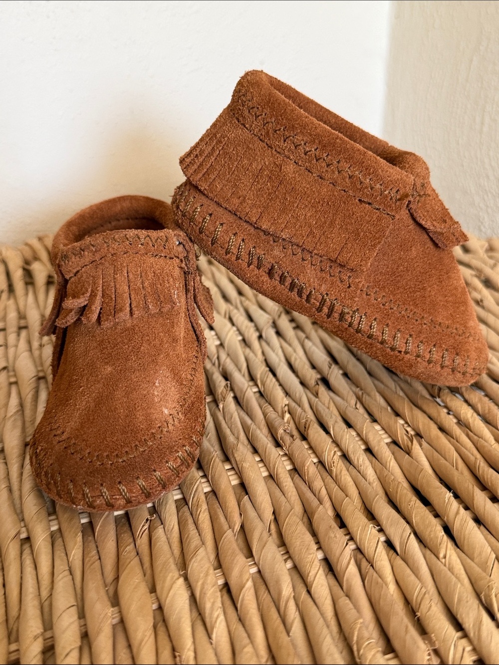 Minnetonka Brown Suede Fringe Moccasin Booties